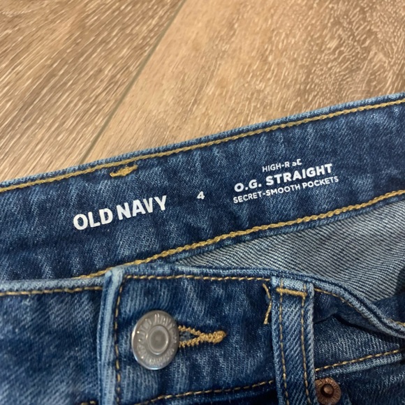 Old Navy Denim Rolled Cuff Shorts - Picture 2 of 6